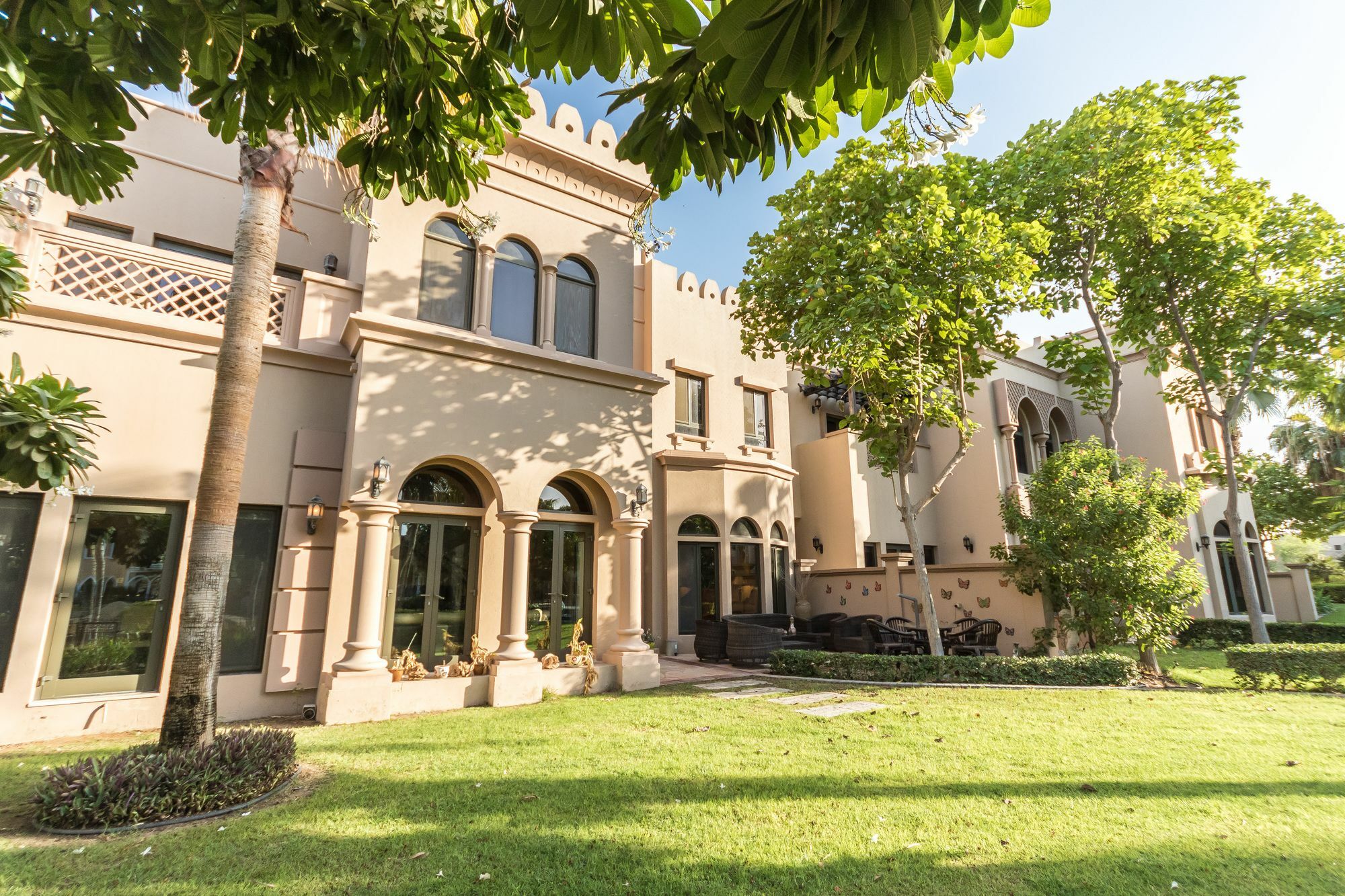 Yanjoon Holiday Homes - Palm Jumeirah Frond A Villas Dubái Exterior foto